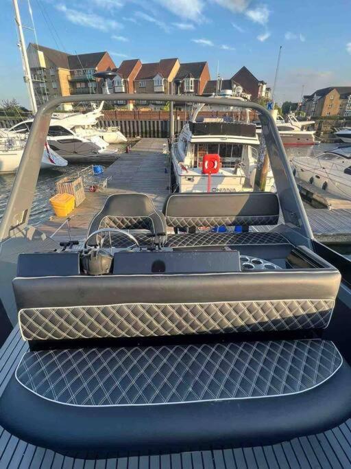 Yacht "X" - 44 Foot Modern Yacht On 5 Star Ocean Village Marina - Minutes Away From City Centre And Cruise Terminals, Free Parking ,Spa Package Available! Southampton Exterior foto