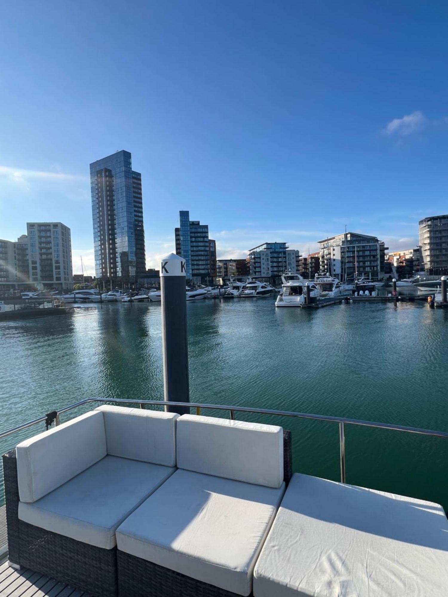 Yacht "X" - 44 Foot Modern Yacht On 5 Star Ocean Village Marina - Minutes Away From City Centre And Cruise Terminals, Free Parking ,Spa Package Available! Southampton Exterior foto